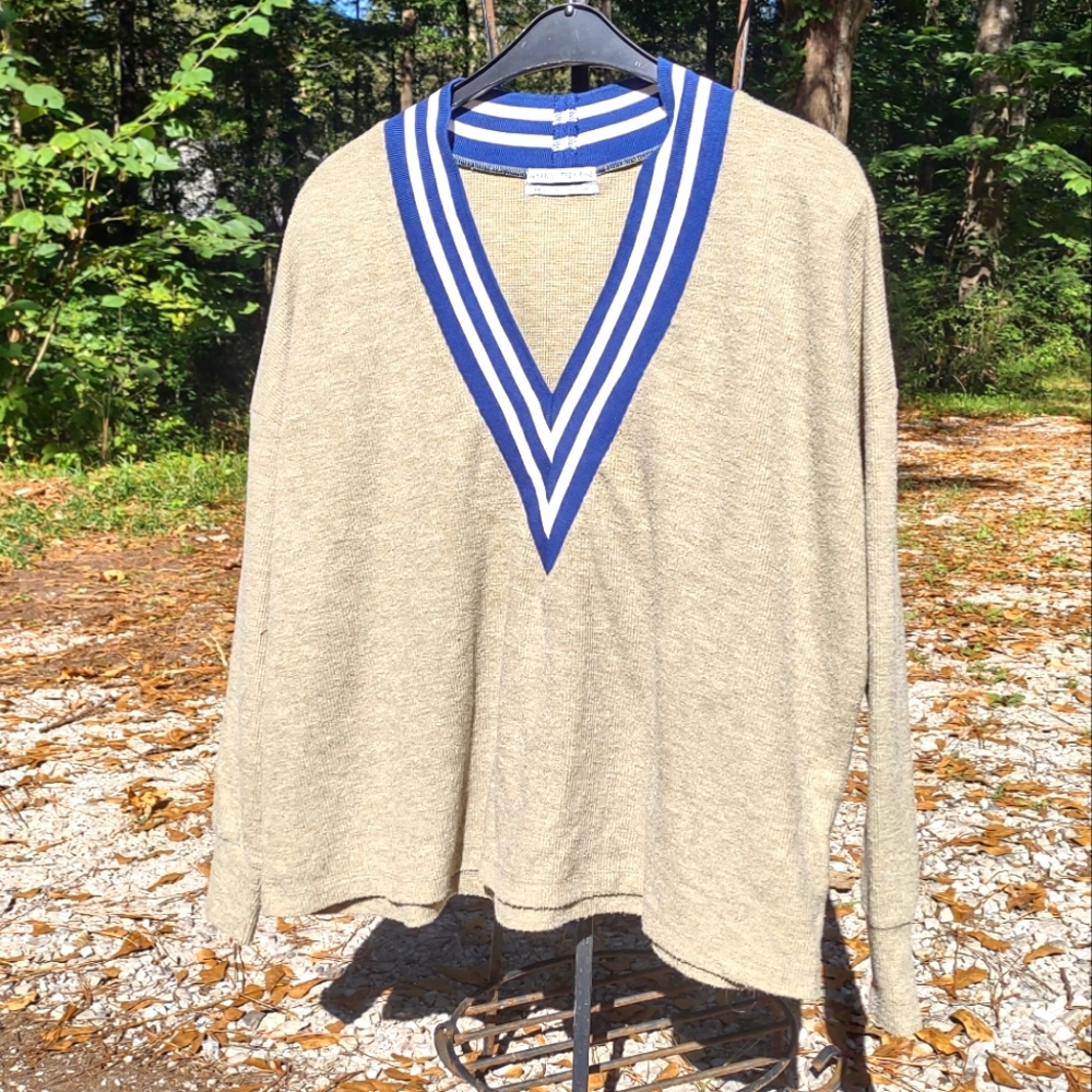 Urban Outfitters V-Neck Sweater Sz. M